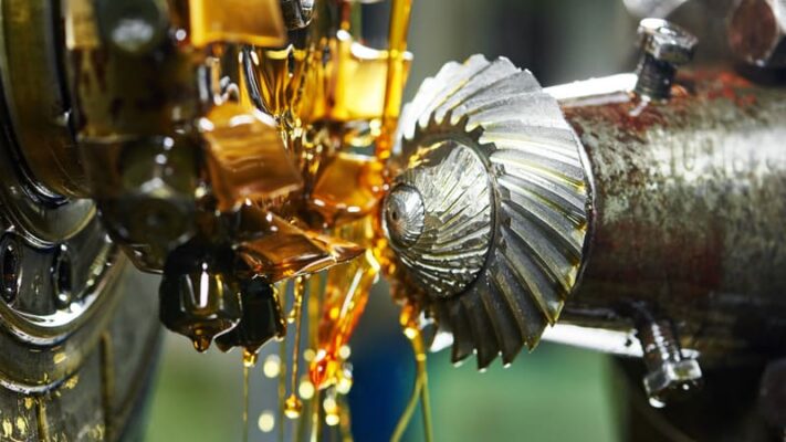 Dầu bôi trơn chi tiết máy của động cơ