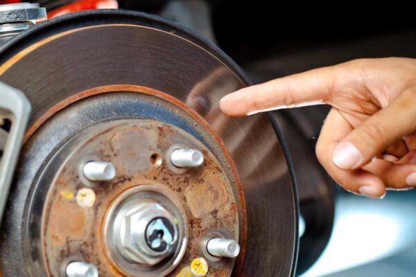 Thiết bị bị rỉ sét và hư hại khi không sử dụng dầu bôi trơn chống rỉ