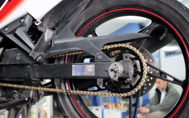 Cần phải dưỡng sên xe thường xuyên 