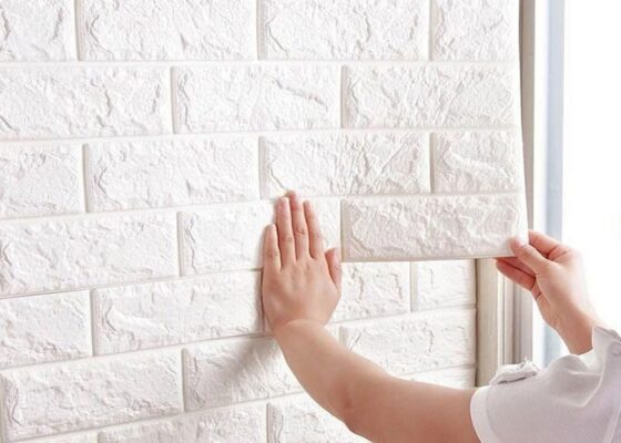 Cần phải gỡ xốp để tẩy keo xốp dán tường ở phía trong 