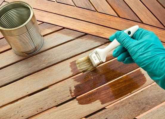 Đánh sáp bảo dưỡng là một cách bảo quản đồ gỗ không bị mốc cho hiệu quả vượt trội 