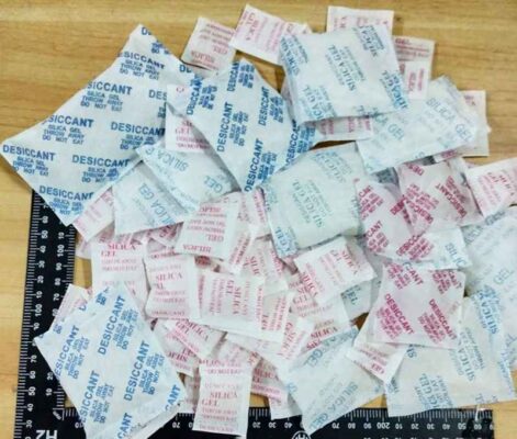 Đặt túi hút ẩm như này vào đồ gỗ là cách bảo quản đồ gỗ không bị mốc rất hiệu quả 