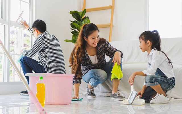 Cả nhà cùng nhau dọn nhà đón Tết sẽ hiệu quả và tăng sự hạnh phúc